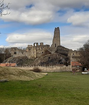 Okoř - hradní vrch