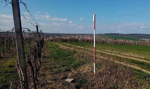 Díly u včelína, autor: Jiřina