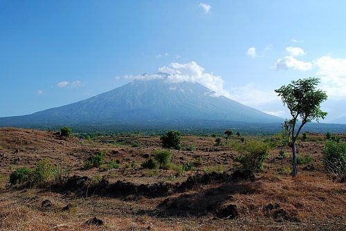 Agung, autor: Curtis Foreman, Wikimedia Commons