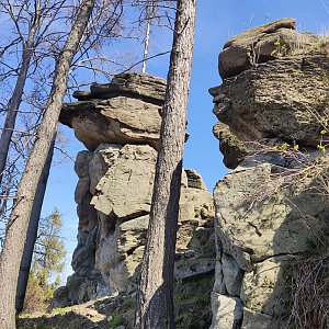 Skály Dolní Lomná, Skalka