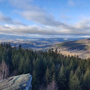 Cerna stran-uchac