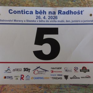 Závod v běhu do vrchu "Contica běh na Radhošť", jeskyně na Záryjích a seběh z Pusteven na nádraží ve Frenštátu.