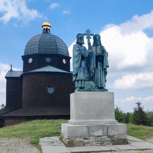 Radhošťský hřeben přes Karlův kopec z Pusteven
