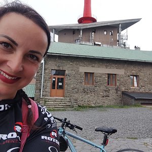 Lili na vrcholu Lysá hora (29.5.2022 14:30)