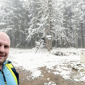 Petr Petrik na vrcholu Trzy kopce/Brco (17.11.2022 9:55)