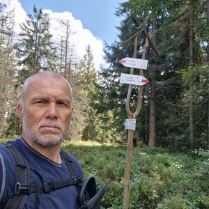 Rastislav Biarinec on the summit of Trzy kopce/Brco (11.9.2024 14:04)
