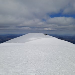 Dzanny na vrcholu Donnerkogel (9.4.2025 13:34)