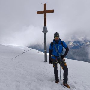 Björn Connor Chuchválek on the summit of Alphubel (1.7.2025 9:00)