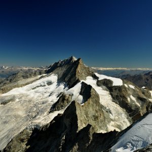 ThrasherVojti on the summit of Ober Gabelhorn (1.8.2022 11:20)