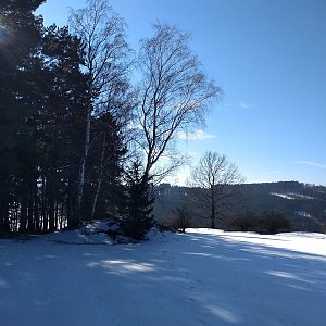 Eliška na vrcholu Zítkův kopec (13.2.2022 13:30)