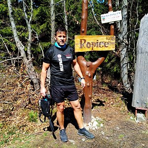 Standa na vrcholu Ropice (8.5.2020 19:17)