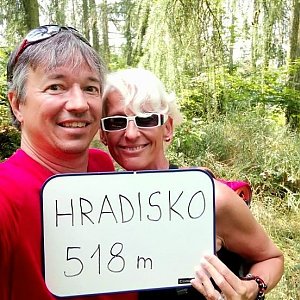 Jana a Pavel Kasaničovi on the summit of Hradisko (8.7.2021 12:06)