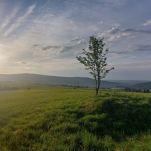Cyklista 73 na vrcholu Na Nových (13.5.2022 6:28)