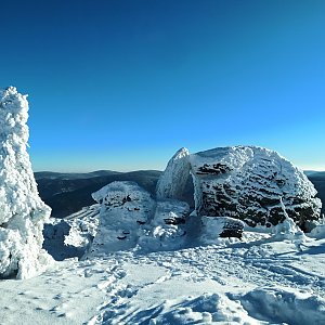 Milan Meravy na vrcholu Kamenné okno  (8.12.2021 10:34)