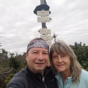 Jiří a Iveta on the summit of Stone Window (6.5.2024 11:02)