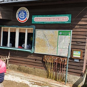 Tomáš na vrcholu Ostrý - chata (18.4.2022 12:18)