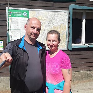 Dana + jirka na vrcholu Ostrý - chata (15.5.2022 14:22)