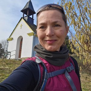 Marcela Kubíčková on the summit of Kamenný vrch (4.3.2026 12:10)