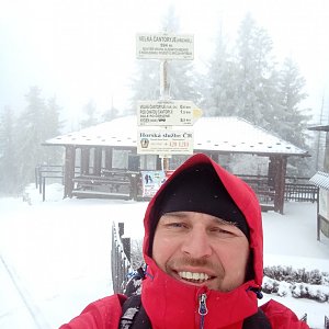 Libor Raszka on the summit of Velká Čantoryje (1.4.2022 9:51)