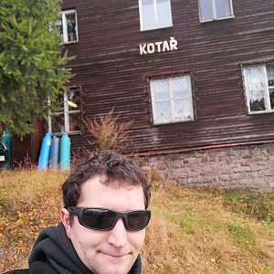 Luki Kraus na vrcholu Kotař (7.11.2021 13:25)