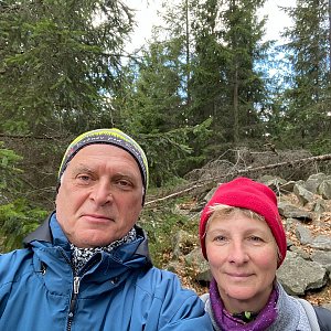 Ivana a Petr Kadovi na vrcholu Grapa - V vrchol (18.4.2022 10:35)