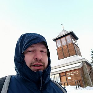 Petr Petrik na vrcholu Čerchlaný Beskyd (12.2.2022 7:22)