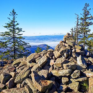 Jiří Králík on the summit of Czarna Góra (6.11.2022 10:58)