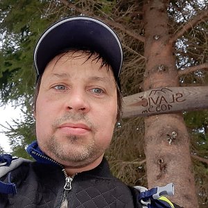 Roman Kroča na vrcholu Slavíč (25.4.2021 14:25)