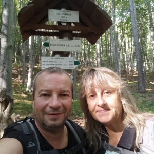 Jiří a Iveta on the summit of Bykárka (29.9.2023 14:34)