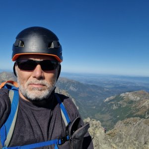 Rastislav Biarinec on the summit of Lavinová veža (21.9.2025 11:40)