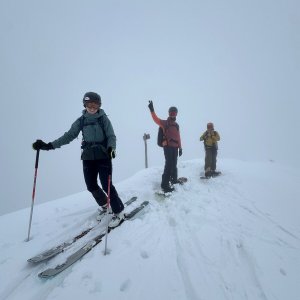 David Ryšavý on the summit of Srednji vrh (7.2.2026 14:21)