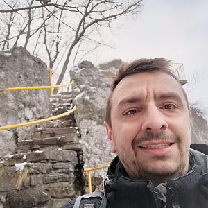Jan Macháček na vrcholu Raškova vyhlídka (9.1.2021 10:37)
