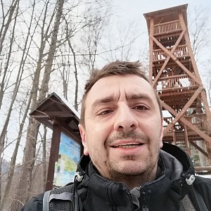 Jan Macháček na vrcholu Bezručová vyhlídka nad Kopřivnici (9.1.2021 11:07)