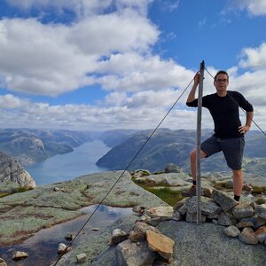 Dzanny on the summit of Neverdalsfjell (31.7.2024 12:36)