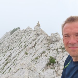 Divočák na vrcholu Cima Prà della Baziva (1.7.2026 13:11)