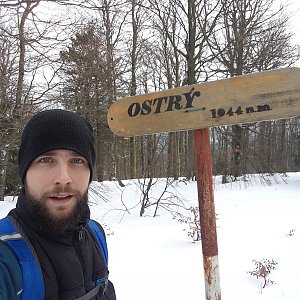Filip Šimon na vrcholu Ostrý (30.1.2020 12:08)