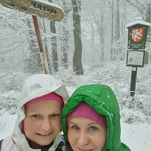 Lucinndda Martasek na vrcholu Ostrý (6.1.2021 11:15)