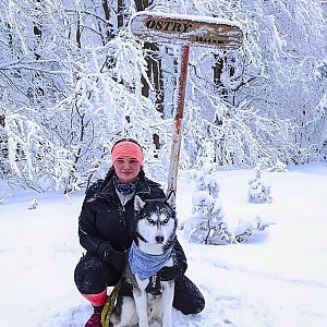 Nikol Podesvova na vrcholu Ostrý (12.2.2021 16:00)