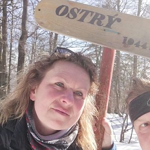 Gabriela Sikorová na vrcholu Ostrý (7.3.2021 21:16)