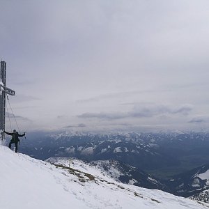 Martin Malý on the summit of Grosser Pyhrgas (8.5.2019 15:15)