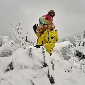 Ivi Černá on the summit of Meluzína (8.1.2022 15:31)