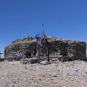 Michal a Alča on the summit of Psiloritis (6.7.2022 13:16)