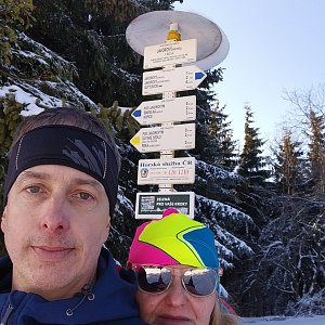 I+L Rajnochovi na vrcholu Javorový vrch (8.2.2020 14:05)