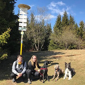 Kristýna na vrcholu Javorový vrch (10.4.2020 12:35)