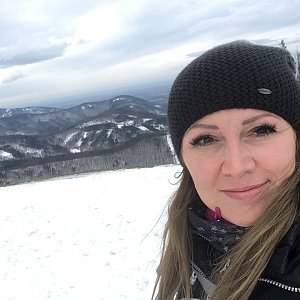 Mirka na vrcholu Javorový vrch (2.2.2019 12:00)