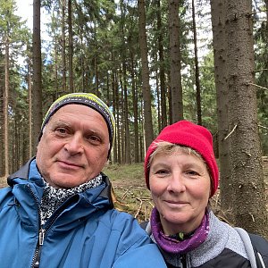 Ivana a Petr Kadovi na vrcholu Grapa (18.4.2022 10:45)