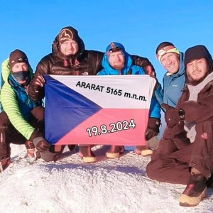 Björn Connor Chuchválek on the summit of Ararat (19.8.2024 6:00)