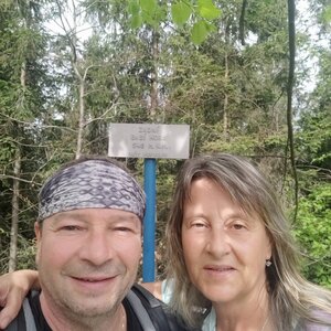 Jiří a Iveta na vrcholu Zadní Babí hora (14.4.2024 10:32)