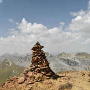 medvěd cestovate na vrcholu Piz Cotschen - Punta Rosa (24.8.2023 12:30)