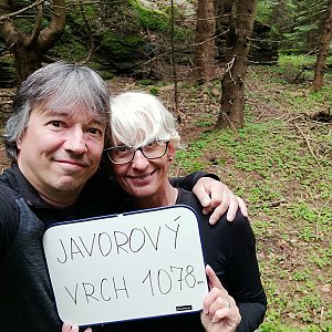 Jana a Pavel Kasaničovi na vrcholu Javorový vrch (7.7.2022 11:28)